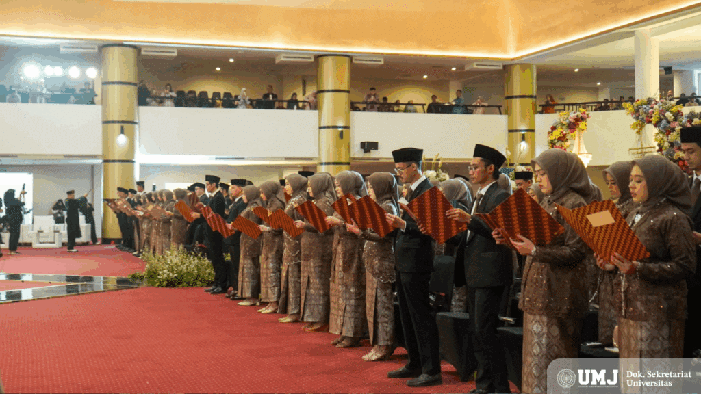 Tunjukkan Komitmen pada Profesionalisme Kesehatan, FKK UMJ Angkat Sumpah 96 Dokter Baru.
