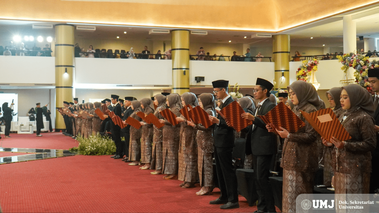 Tunjukkan Komitmen pada Profesionalisme Kesehatan, FKK UMJ Angkat Sumpah 96 Dokter Baru.