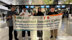 Empat mahasiswa UMJ saat keberangkatan ke Harbin China untuk mengikuti program International Students’ Summer Camp di Notrheast Forestry University (NEFU), Selasa (01/07/2025). (Foto: Dok. Pribadi)