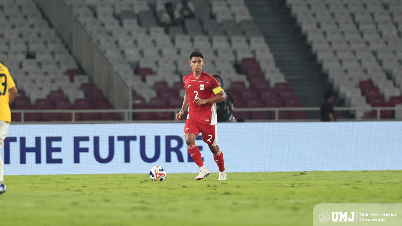 Mahasiswa POR FIP UMJ, Muhammad Ferrari saat bermain di Timnas Indonesia U-23 dalam laga perdana Asean U-23 Championsip 2025 melawan Brunei Darussalam di Stadion Utama Gelora Bung Karno, Selasa (16/07/2025). (Foto: Dok. Pribadi)
