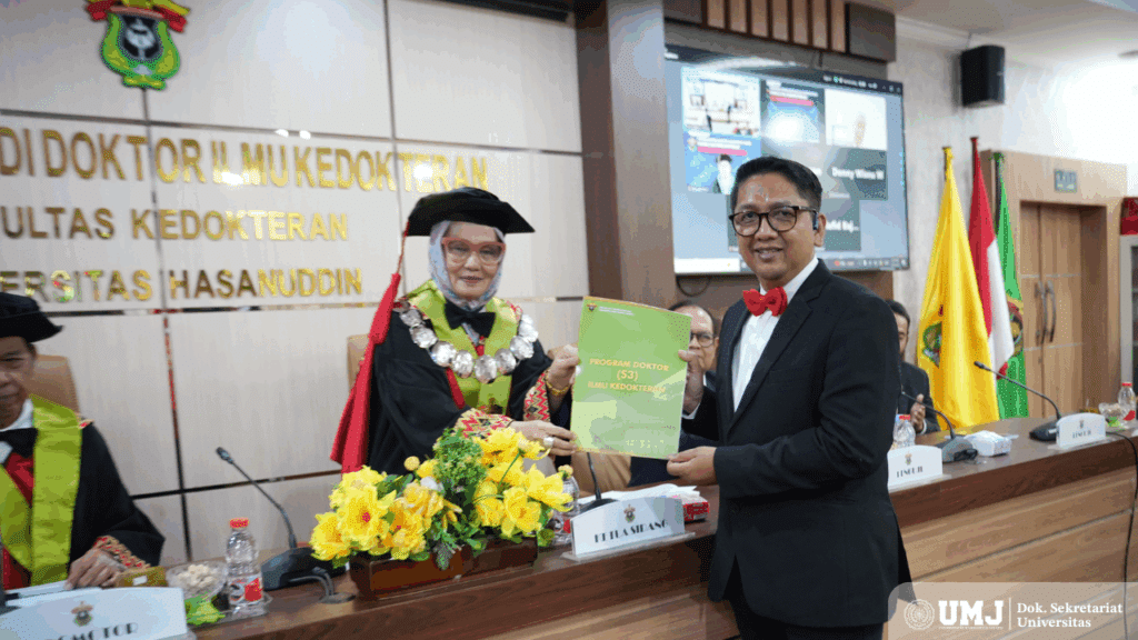 Dr. dr. Zainy Hamzah, Sp. BS. pada sidang promosi Doktor di Universitas Hasanuddin Makasar, Senin (21/07/2025). (Foto: Dok. Pribadi)