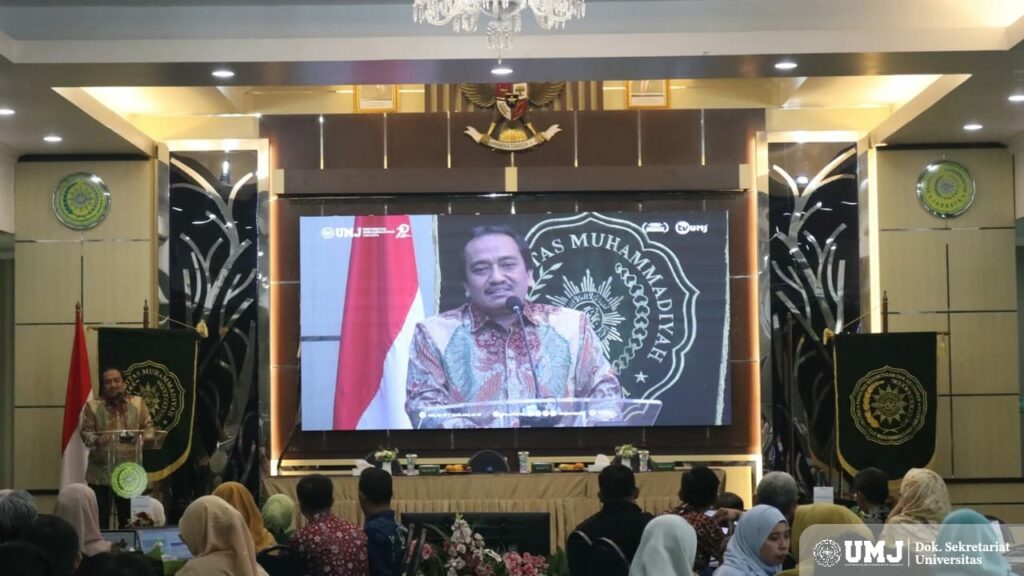 Sambutan rektor UMJ pada acara Workshop Pemeringkatan PTMA 2025 yang berlangsung di Auditorium dr. Syafri Guricci Lt. 5 Fakultas Kedokteran dan Kesehatan UMJ, Rabu (23/07/2025). (Foto: KSU/Fahri)