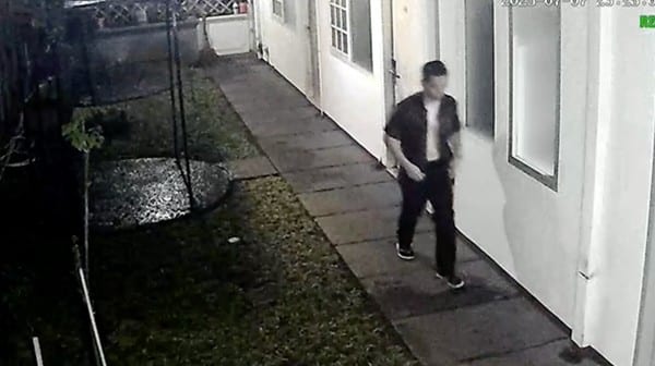 tangkapan layar gerak gerik diplomat kemlu (foto diambil dari https://news.detik.com/berita/d-8005677/gerak-gerik-diplomat-kemlu-terekam-cctv-sebelum-ditemukan-tewas)