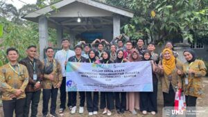 foto bersama mahasiswa KKN Bina Desa UMJ di Desa Kuranten, Kelurahan Saruni, Kecamatan Majasari, Kabupaten Pandeglang, Banten. Rabu (30/0725)