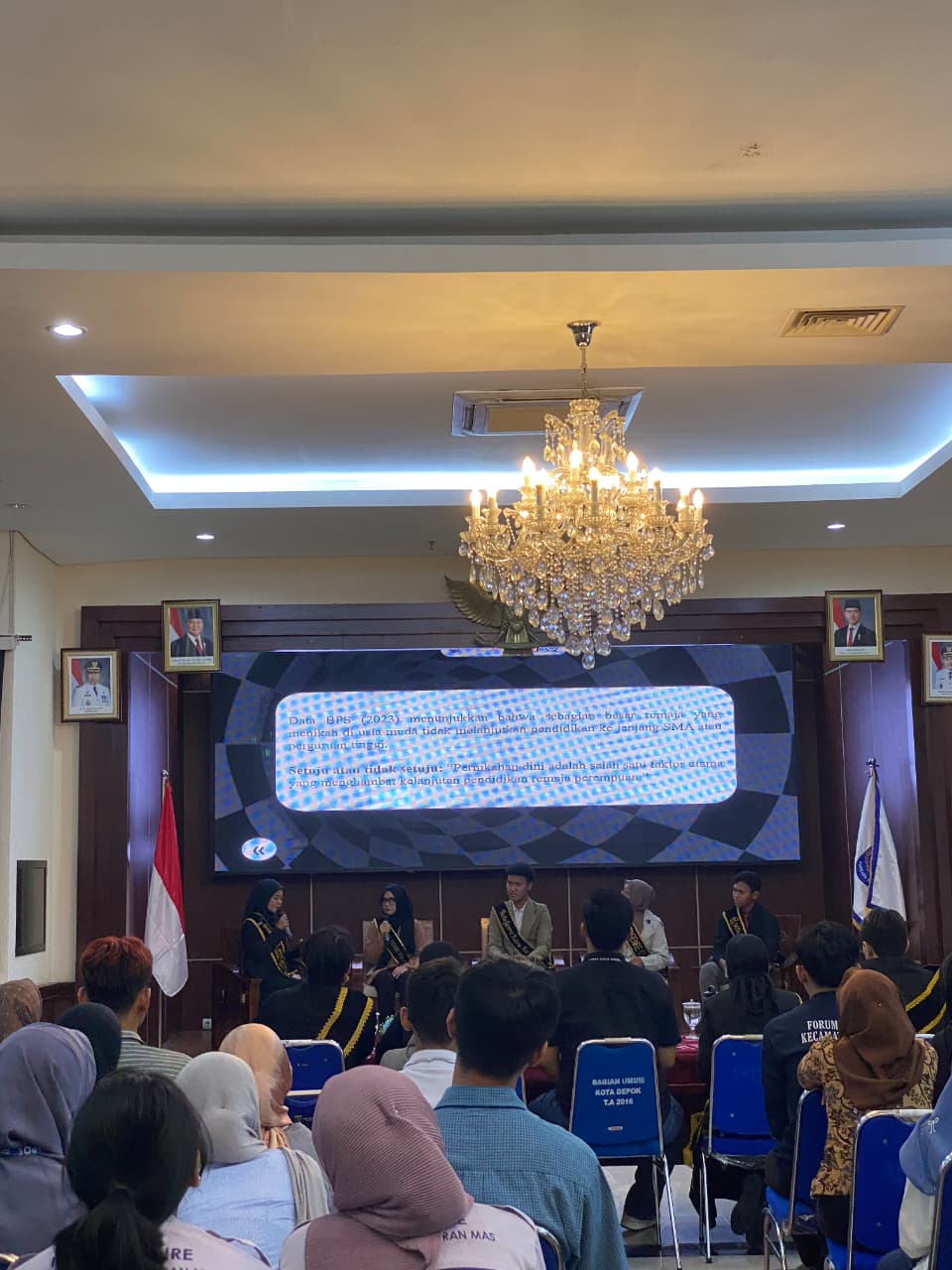 Mahasiswi FISIP UMJ (kedua dari kiri) saat mengikuti penilaian Motion Challange finalis Duta GenRe Kota Depok