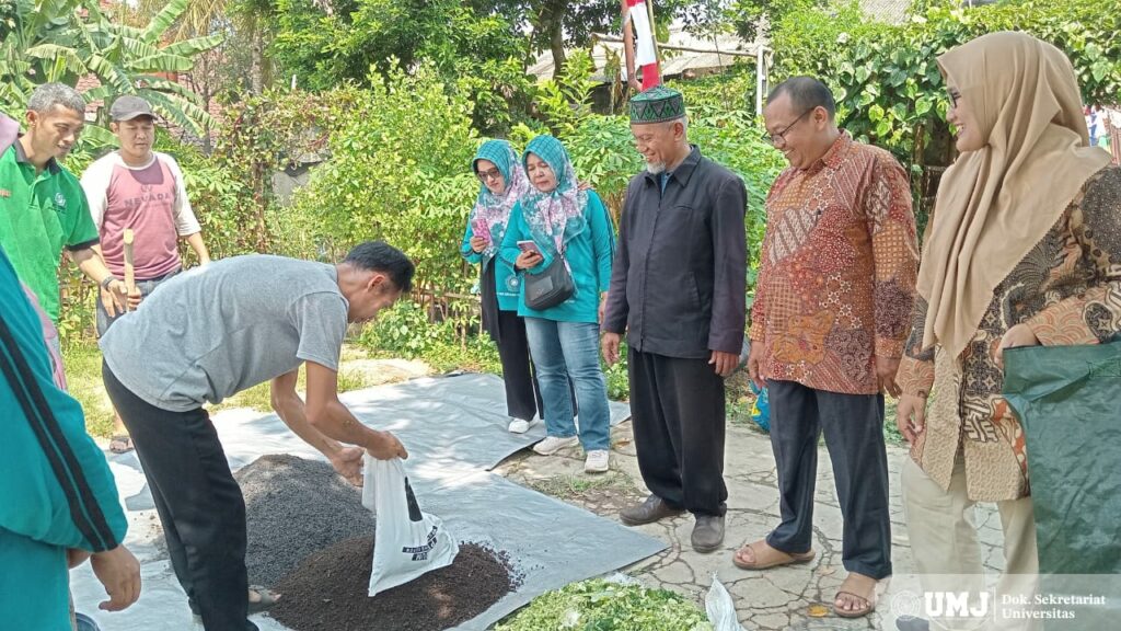 dokumentas kegiatan program Pengabdian Kepada Masyarakat (PKM) yang digelar di Desa Waru, Kecamatan Parung, Kabupaten Bogor. 5 Agustus 2025. (foto: KSU/Dok. Pribadi)