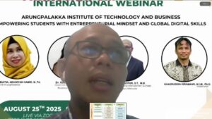Prof. Dr. A. Gofur, S.T., M.M., Guru Besar Bidang Manajemen Sumber Daya Manusia, sebagai narasumber pada International Webinar yang diselenggarakan oleh Arungpalakka Institute of Technology and Business, Senin (25/08/2025). (Foto: KSU/Dok.pribadi)