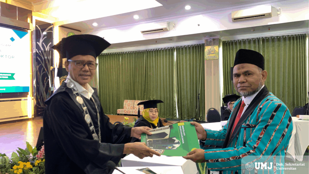 Sekolah Pascasarjana (SPs) Universitas Muhammadiyah Jakarta (UMJ) resmi meluluskan Doktor ke-85 atas nama Abdullah Rahman Shaleh, S.S., M.Pd., (sebelah kanan) di Auditorium dr. Syafri Guricci, Fakultas Kedokteran dan Kesehatan (FKK) UMJ Lantai 5, pada Jumat (01/08/2025). (Foto : SPs UMJ)
