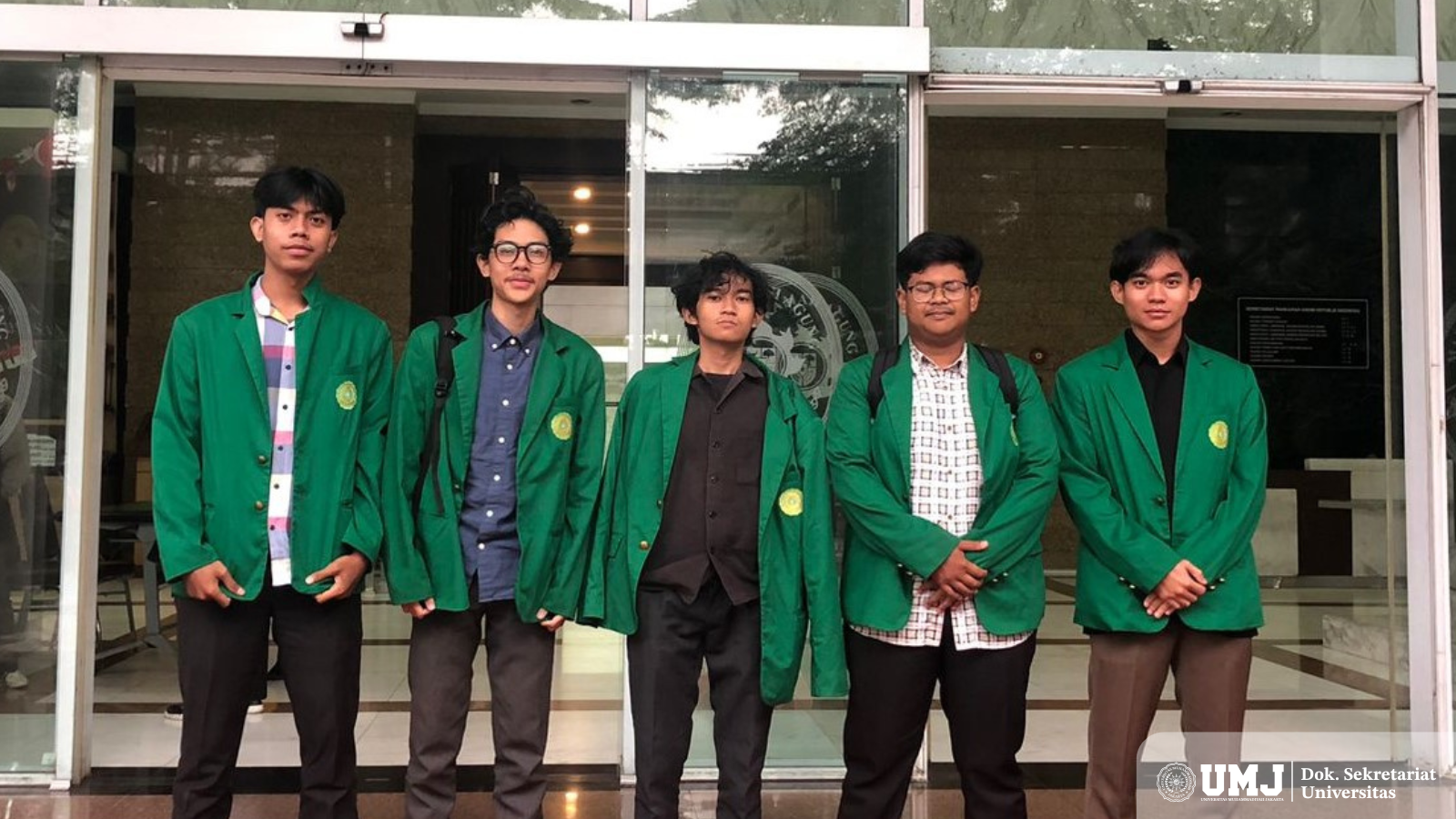 Lima Mahasiswa yang terpilih mengikuti program magang di Mahkamah Agung Republik Indonesia atas nama Mustofa Mahfudz Fauzi, Alfin Husna Ridho Pangestu, Fakhri M. Arioputra, Danis Zulfan Al-Fathan, dan Hafidz Ainur Rofi. (Foto: Dok.Pribadi)