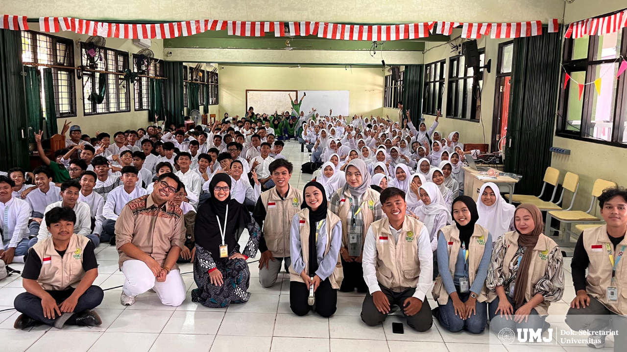 Mahasiswa Kuliah Kerja Nyata (KKN) Kelompok 12 Universitas Muhammadiyah Jakarta (UMJ) menggelar edukasi anti bullying dan kekerasan seksual di SMAN 10 Depok, pada Kamis (22/08/2025). (Foto : Dok.Pribadi)