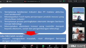 Ketua Lembaga Penelitian dan Pengabdian Masyarakat (LPPM) Universitas Muhammadiyah Jakarta, Prof. Dr. Tri Yuni Hendrawati, ST., M.Si., saat memaparkan materi pada Webinar Penelitian Terapan dan Pengembangan Hibah Risetmu Batch IX Tahun 2025/2026, Rabu (27/08/2025). (Foto : KSU/ Indira)