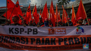 Ribuan buruh dari berbagai daerah mulai memadati kawasan Gedung DPR RI, Senayan, Jakarta, Kamis (28/8/2025). (Foto : CNBC Indonesia)