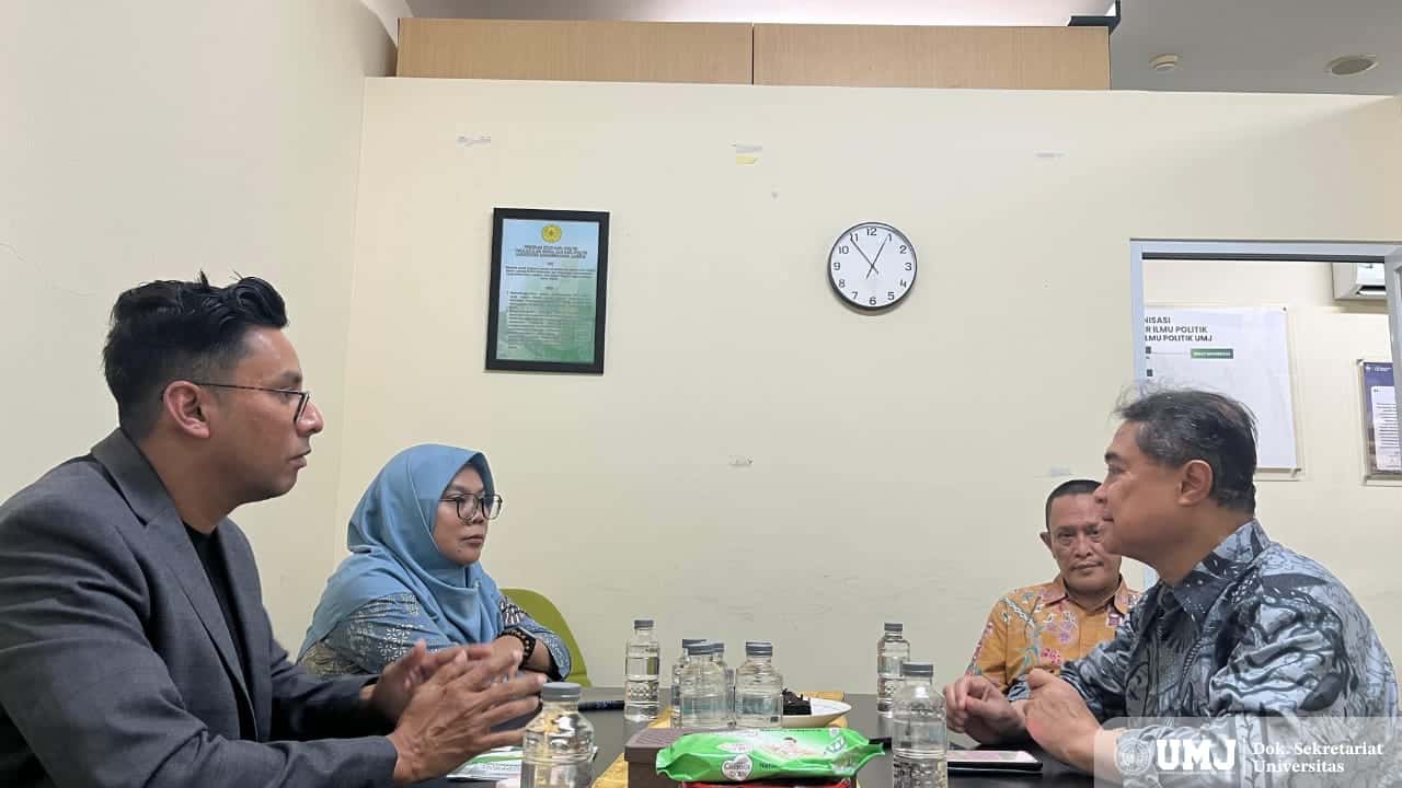 diskusi terbatas Ilmu Politik FISIP UMJ bersama Asia Middle East Center for Research and Dialogue (AMEC-Malaysia) pada Senin (8/9/2025). (Foto. KSU/Dok.pribadi)