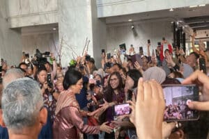 Potret Sri Mulyani Disambut Pegawai Kemenkeu Jelang Serah Terima Jabatan (foto: msn.com)