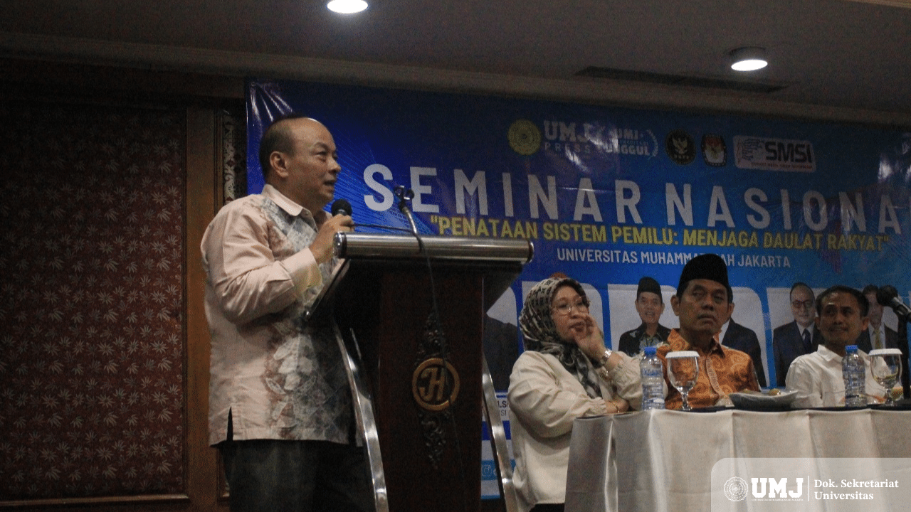 Guru Besar Fakultas Ilmu Sosial dan Ilmu Politik Universitas Muhammadiyah Jakarta (FISIP UMJ) bidang Ilmu Govermansi Digital, Prof. Dr. Taufiqurokhman, S.Sos., M.Si., saat menjadi narsumber pada Seminar Nasional di Hotel Jayakarta, Hayam Wuruk, Jakarta Barat, Jumat (05/09/2025). (Foto : Dok. Pribadi)
