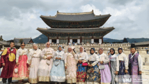 Dosen dan mahasiswa Universitas Muhammadiyah Jakarta (UMJ) bersama sejumlah Perguruan Tinggi Muhammadiyah dan Aisyiyah (PTMA) mengikuti Cultural Immersion Program di Korea Selatan, pada Minggu (31/08/2025). (Foto : Dok.Pribadi)
