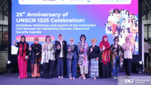 Dosen FISIP UMJ, Dr. Debbie Affianty, M.Si., (ketiga dari kanan) resmi terpilih menjadi salah satu dari lima Presidium Nasional Jaringan Women, Peace, and Security (WPS) Indonesia periode 2025-2030 (Foto : Dok.Pribadi)