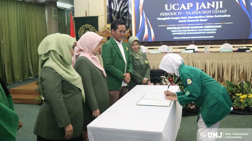 Prodi Sarjana Kebidanan FKK UMJ menggelar kegiatan Ucap Janji Periode IV Tahun Ajaran 2024/2025 Genap di Aula Lantai 5 FKK UMJ, Kamis (18/08/2025). (Foto: KSU/Fahri)
