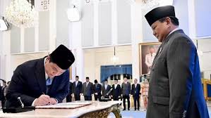 Erick Thohir resmi dilantik oleh Presiden Prabowo Subianto di Istana Negara pada Rabu (17/9/2025) (foto: radarsolo)
