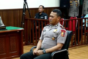 Kompol Kosmas Kaju Gae resmi dipecat dengan status Pemberhentian Tidak Dengan Hormat (PTDH) diputuskan dalam sidang Komisi Kode Etik Profesi (KKEP) Polri di Mabes Polri, Rabu (03/09/2025). (Foto : Kompas.com)
